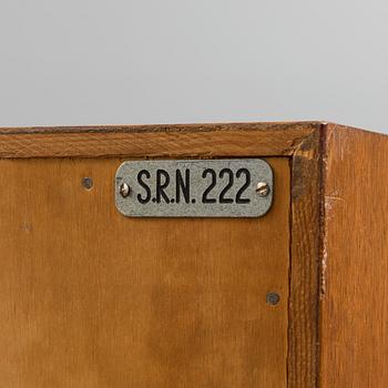 ARKIVSKÅP med jalusidörrar, 1900-talets mitt.