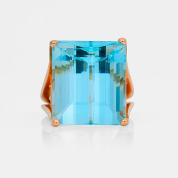 848. A circa 30.00 cts aquamarine ring.