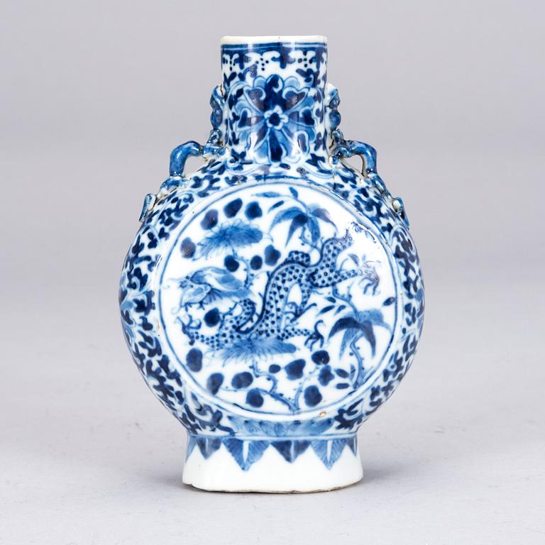 PILGRIMSFLASKA, porslin, Kina, 1800-talets början.