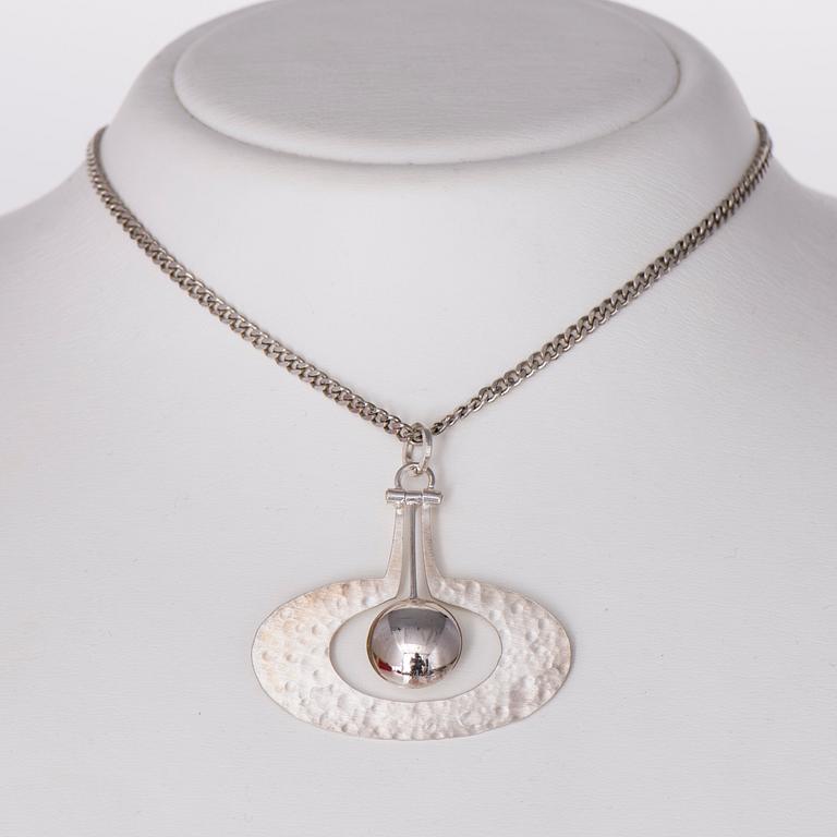 A PENDANT, silver. Tapio Wirkkala, Hopeakeskus 1975.