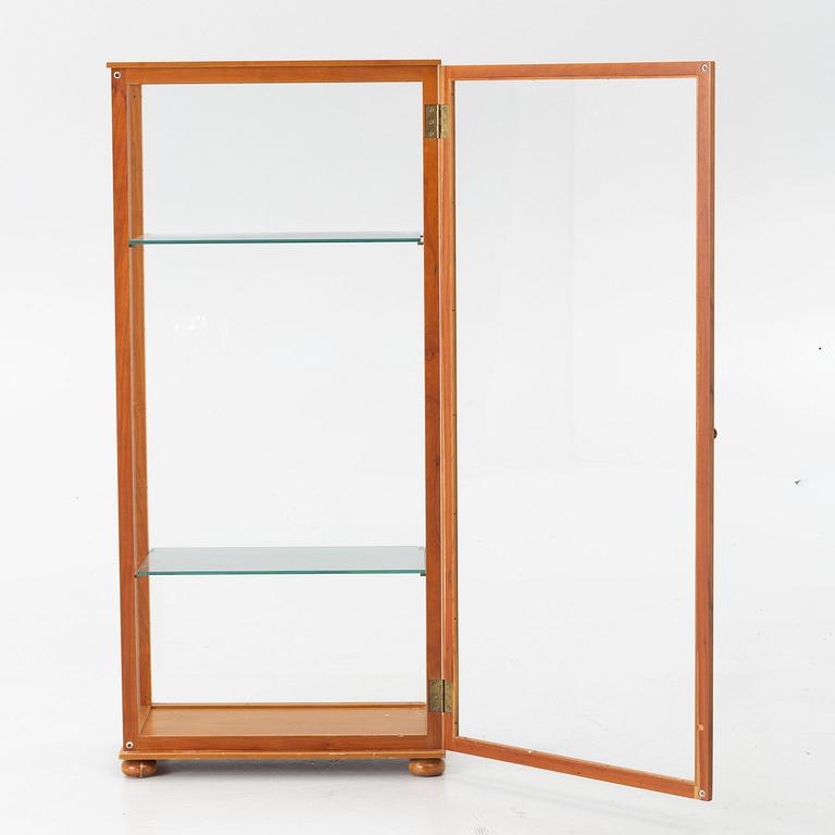 Josef Frank, Display cabinet, model 649, Firma Svenskt Tenn, 2016.