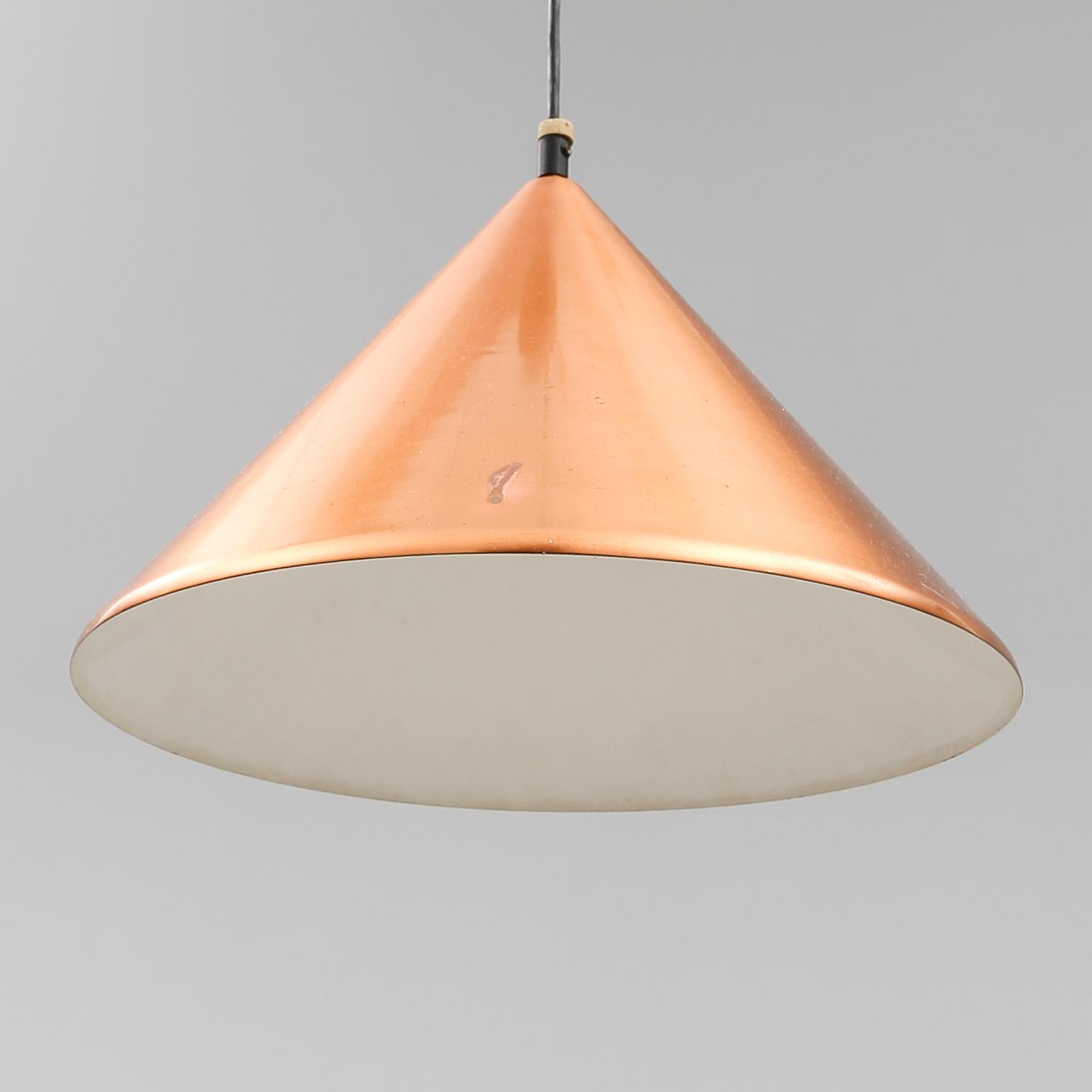 TAKLAMPA, möjligen Uno och Östen Kristiansson, Vittsjö, 1900-talets mitt. Höjd 28 cm.