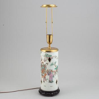A famille rose figural hat stand, turned into a table lamp, Qing dynasty, 19th century.