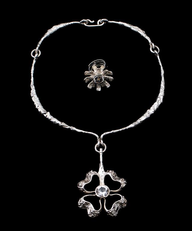 COLLIER SAMT RING, sterlingsilver, Theresia Hvorslev, MEMA, Lidköping, 1972 samt 1973. Vikt ca 85 g.