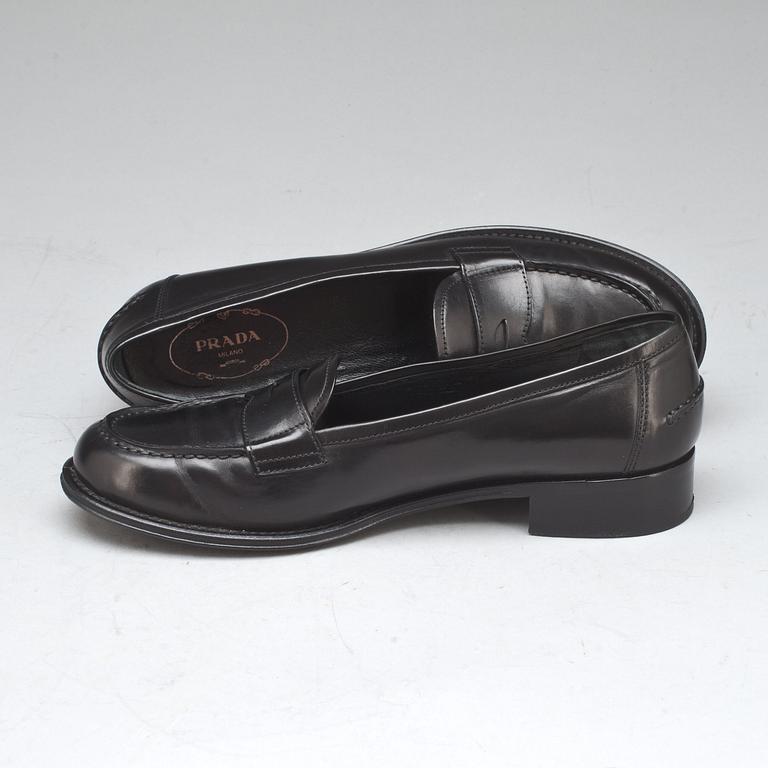 SKOR, dam, Prada, loafers.