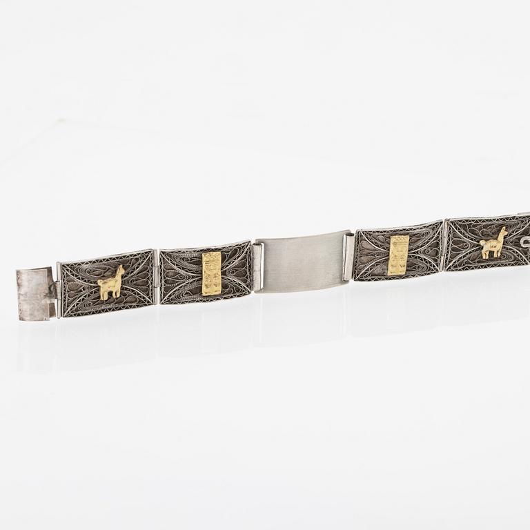 Armband av silver med detaljer av guld, Sydamerika 1950/60-tal.