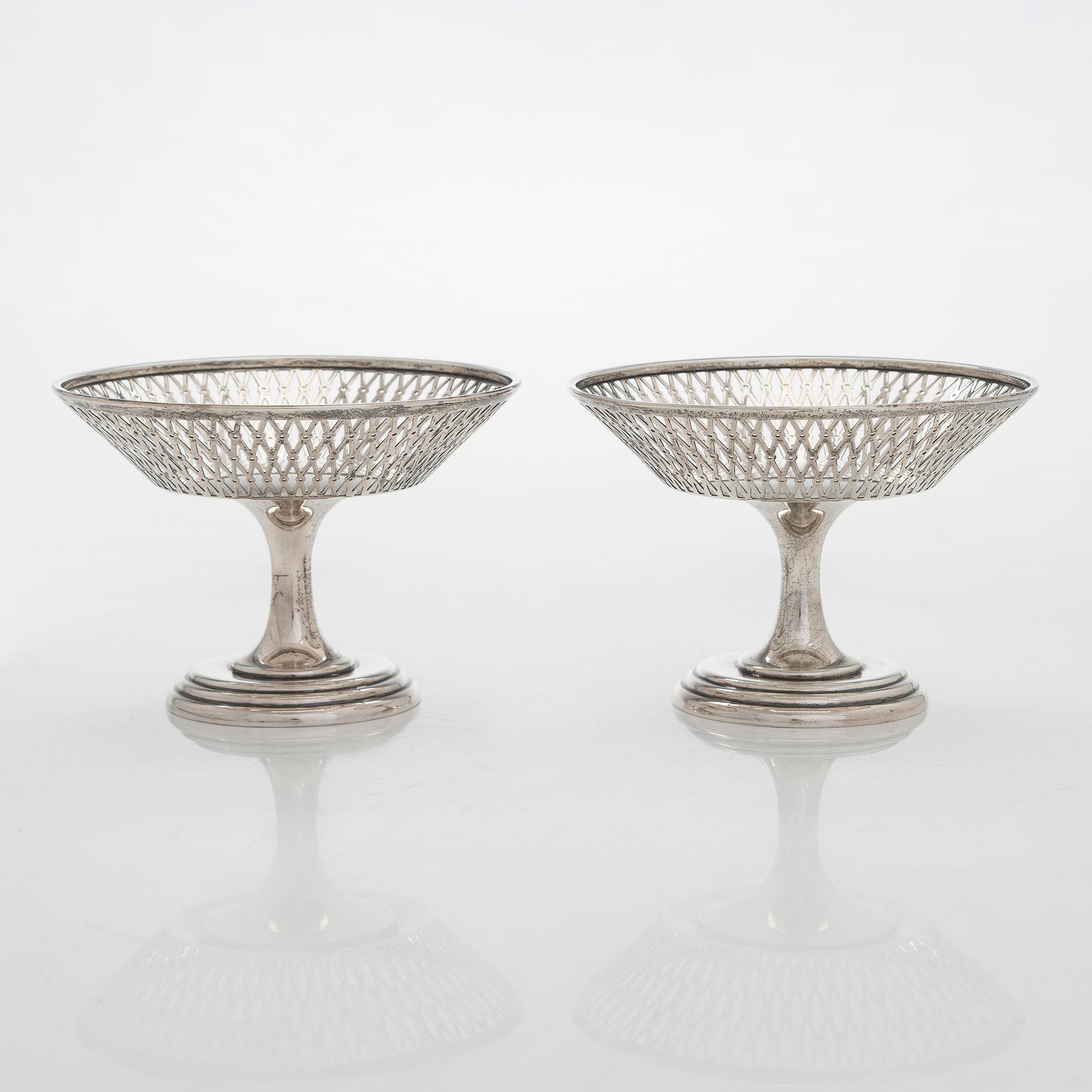 Serveringskålar med gallerkant, ett par, sterlingsilver, Birmingham, England 1911.