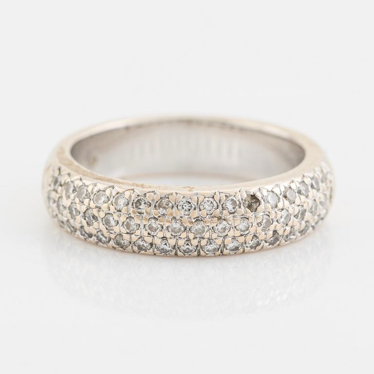 Alliance ring in white gold with small brilliant-cut diamonds.