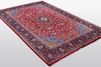 A carpet, Mahal, ca 337 x 207 cm.