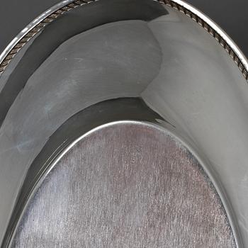BRÖDFAT, sterlingsilver, 1900-talets andra hälft. Vikt 260 gram.