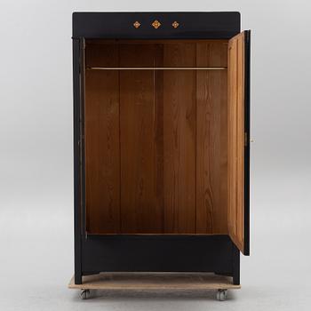 Klädskåp, 1900-talets början.