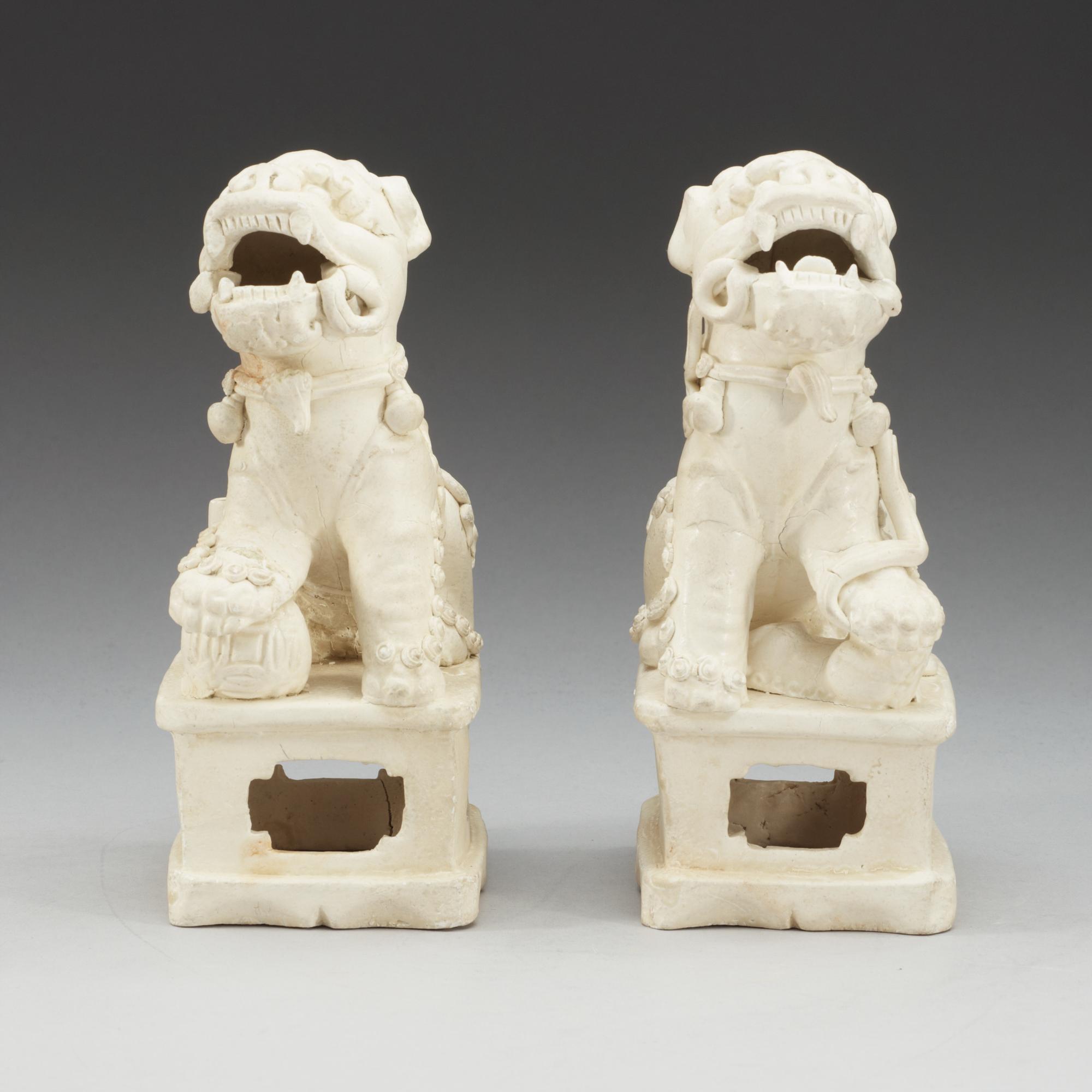 FIGURINER, ett par, blanc de chine. Transition, 1600-tal.