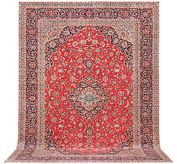 A Kashan carpet, c. 403 x 292 cm.