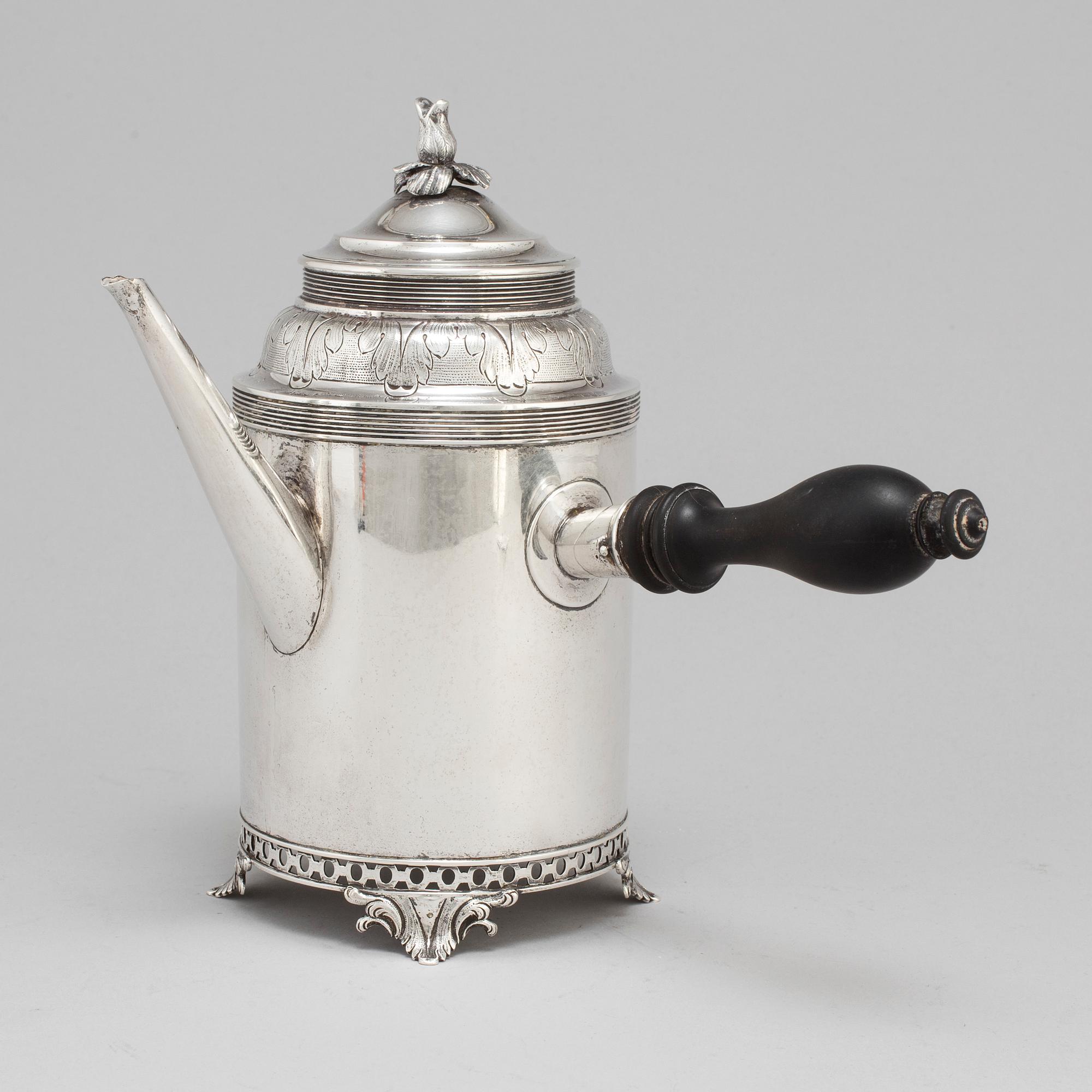 A Swedsih early 20th century silver coffee-pot, mark of Gustaf Mollenborg, Stockholm 1906.