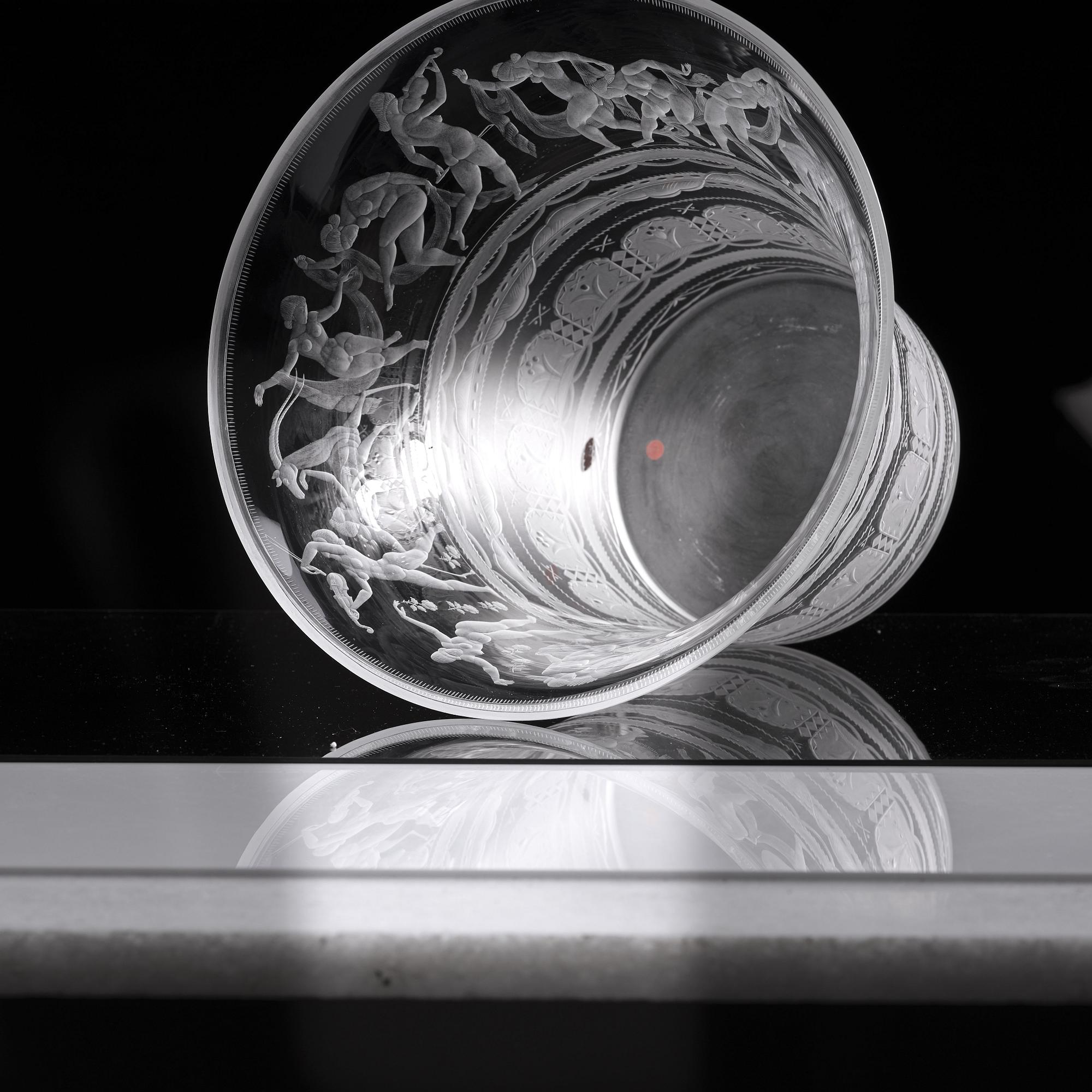 Simon Gate, an engraved glass bowl with plate, Orrefors, Sweden 1923, model 122.
