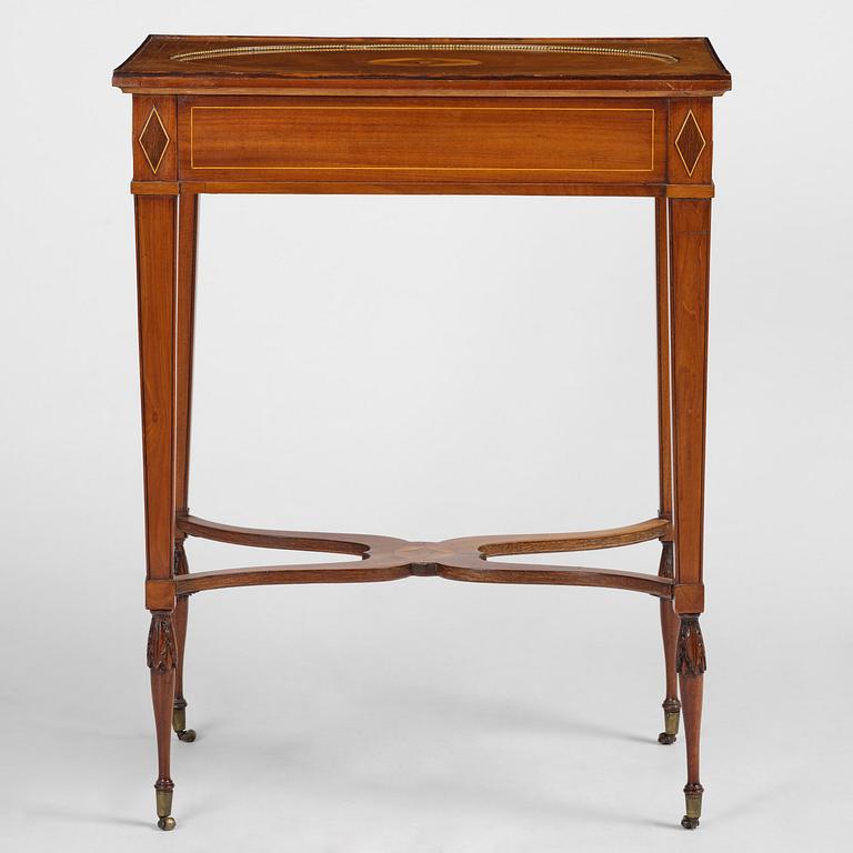 A late Mustavian mahogany table attributed to L. Qvarnberg (master in Stockholm 1801-13).