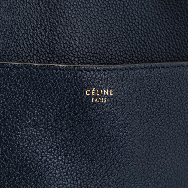 Céline, a 'Seau Sangle' bag.