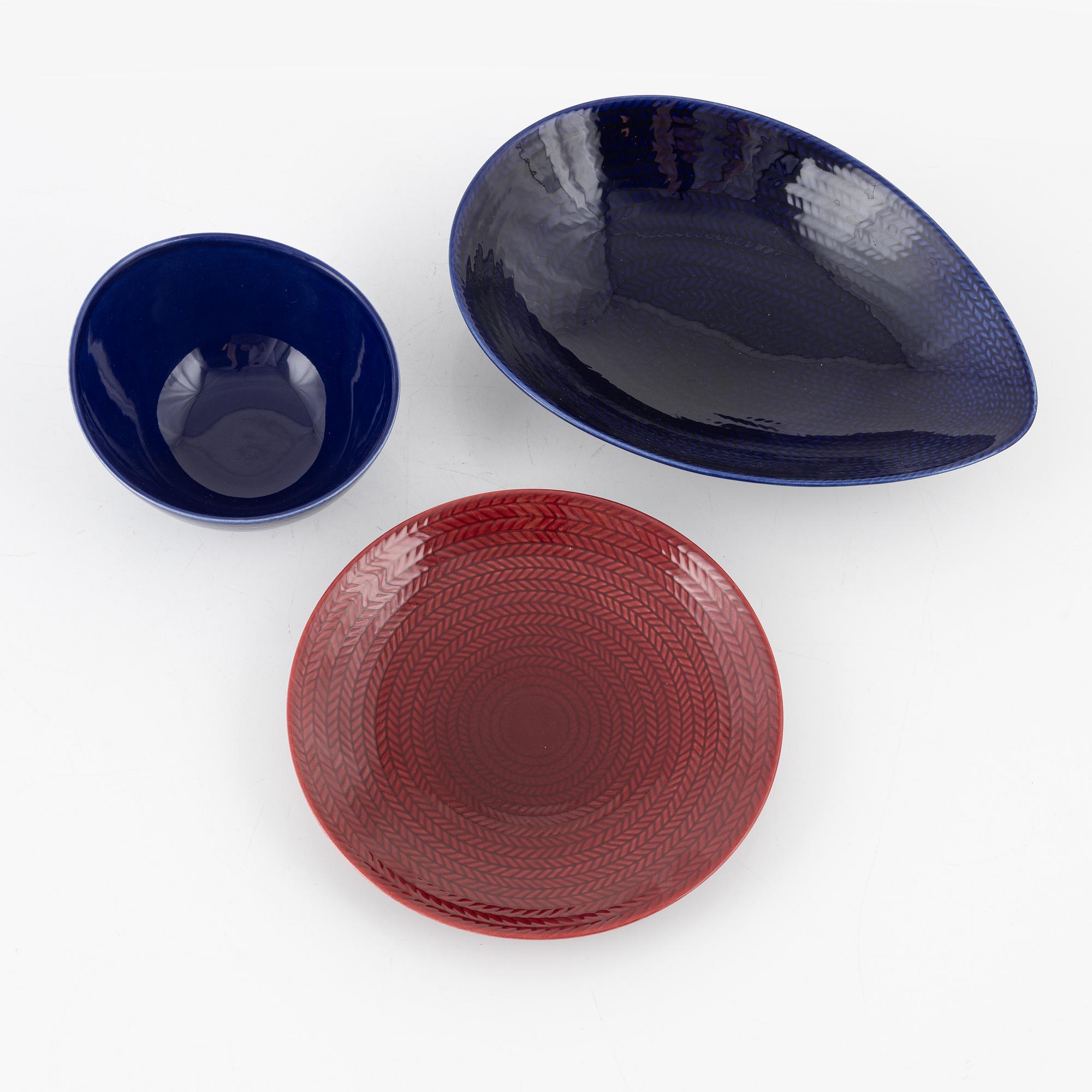 Hertha Bengtson, a set of 18 bowls and plates, 'Blå Eld', Rörstrand, Sweden.