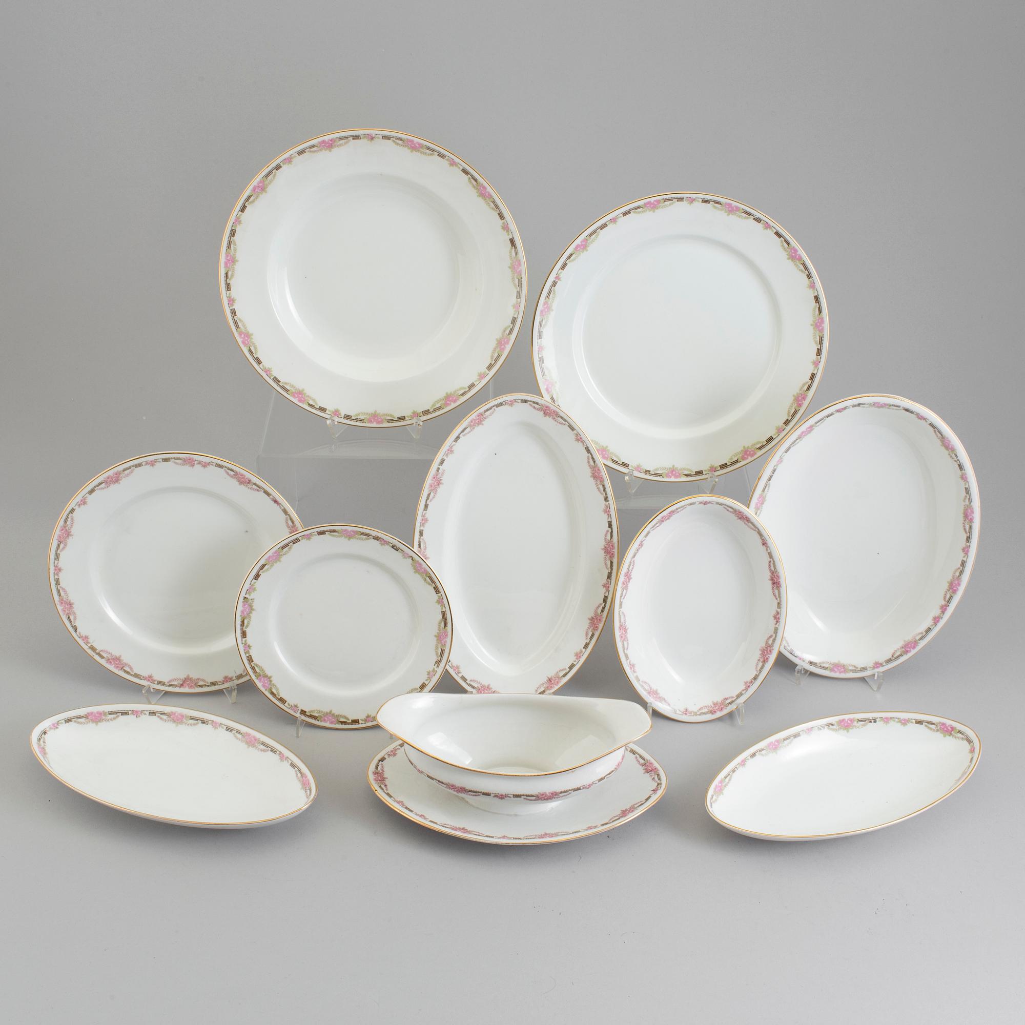 A Rörstrand part dinner service, early 20th Century (70 pieces).