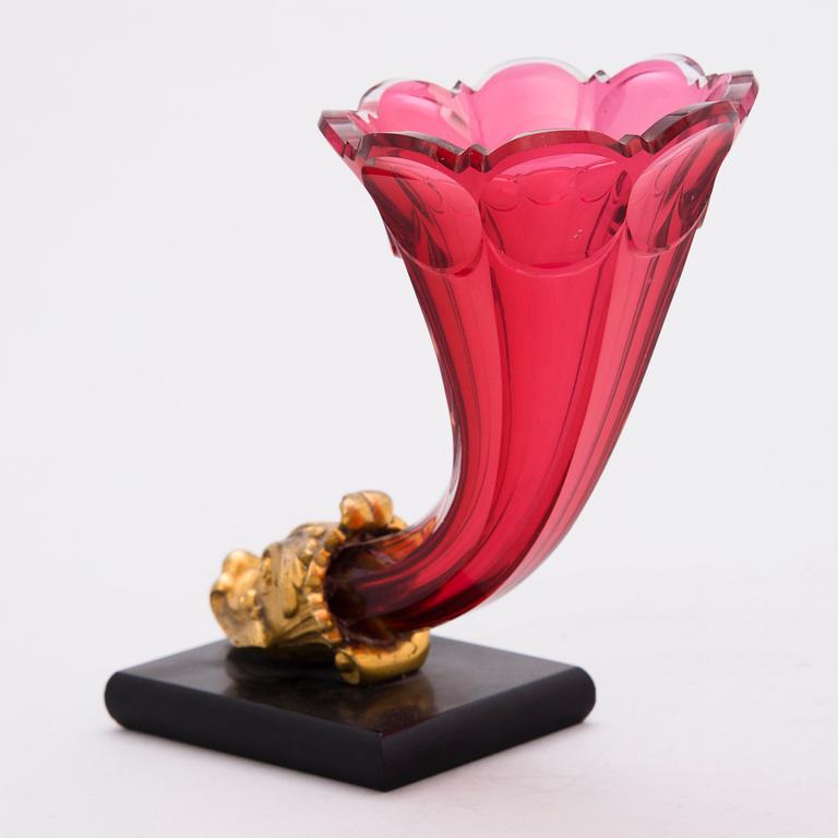 YMNIGHETSHORN / RHYTON, sannolikt Kejserliga Glasfabriken, Ryssland 1800-talets första hälft.
