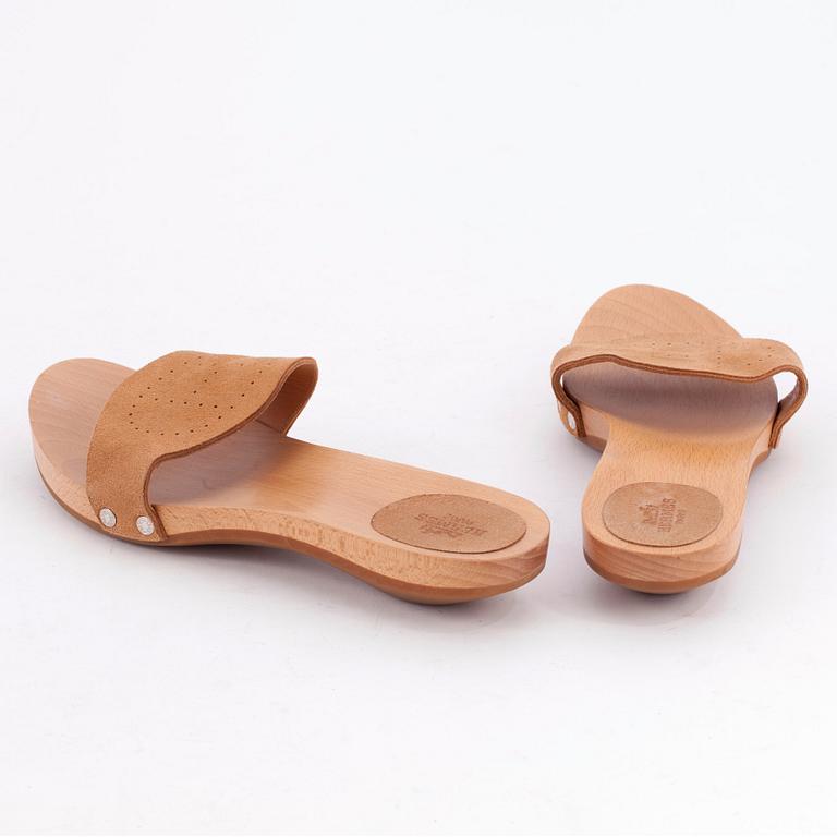 HERMÈS, a pair of sandals. Size 40.