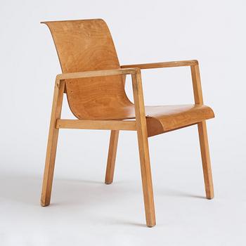 Alvar Aalto, a birch model '403' chair, O.Y. Huonekalu-ja Rakennustyötehdas, Finland mid 20th C. Alva & Gunnar Myrdal Collection.