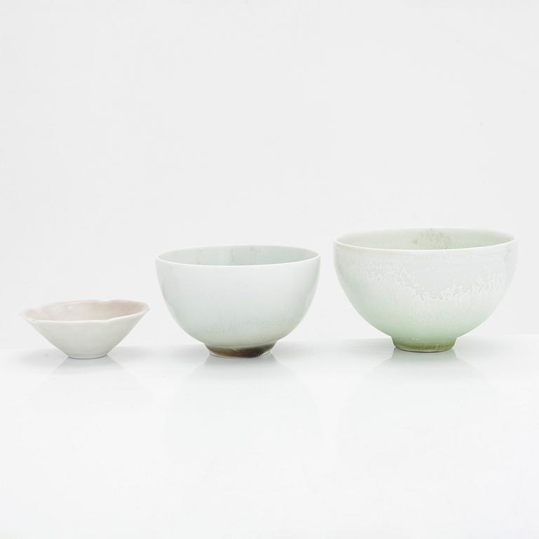 Friedl Holzer-Kjellberg, three signed stoneware bowls.