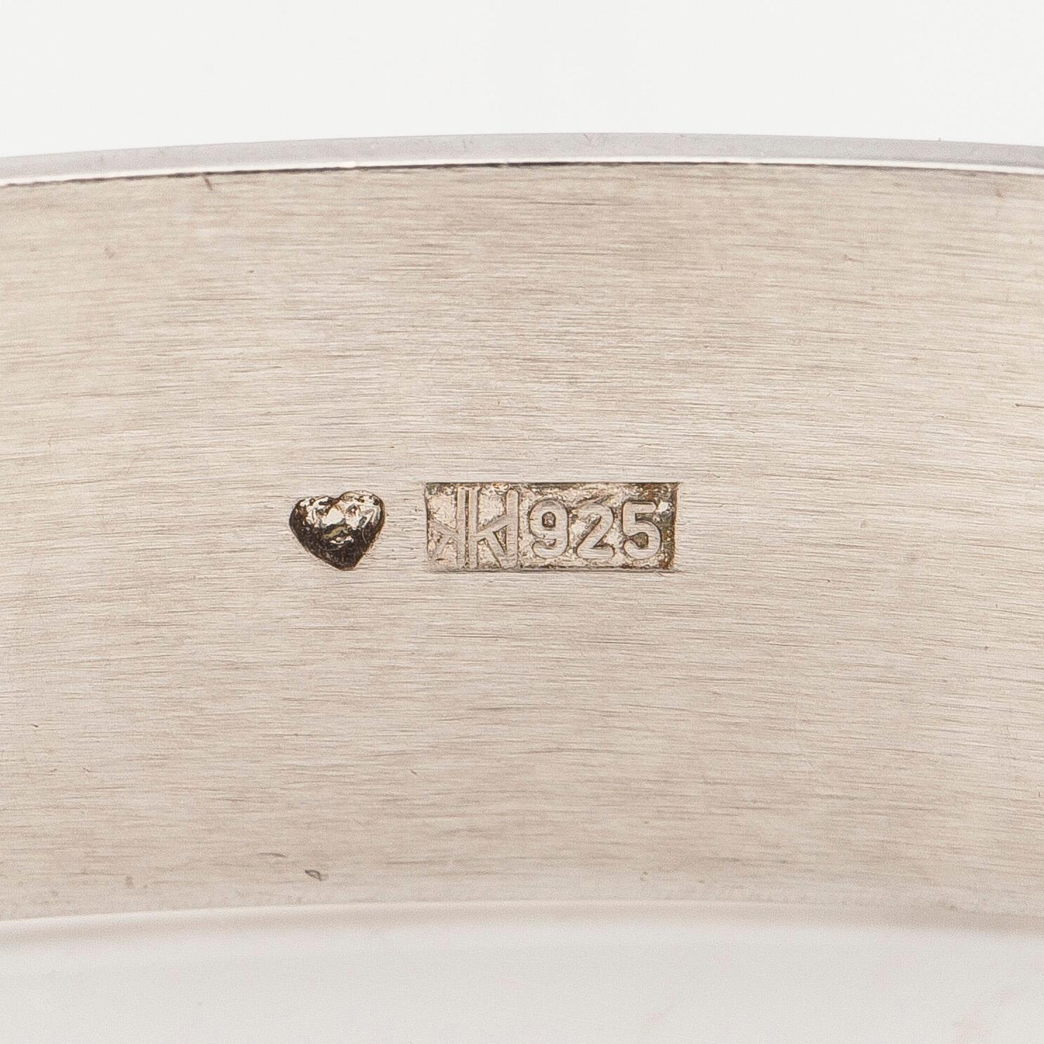 Rannekoru, pyöröhiottu spektroliitti, hopea, Kaunis Koru, 1960-luku.