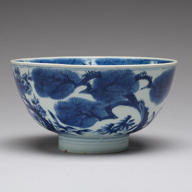 A blue and white Transitional bowl, 17th Century.