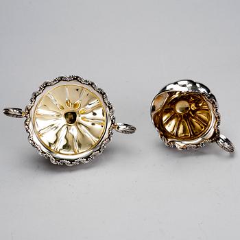 SOCKERSKÅL och GRÄDDSNÄCKA, silver, Auran Kultaseppä, Åbo 1966. Totalvikt ca 346,5 g.