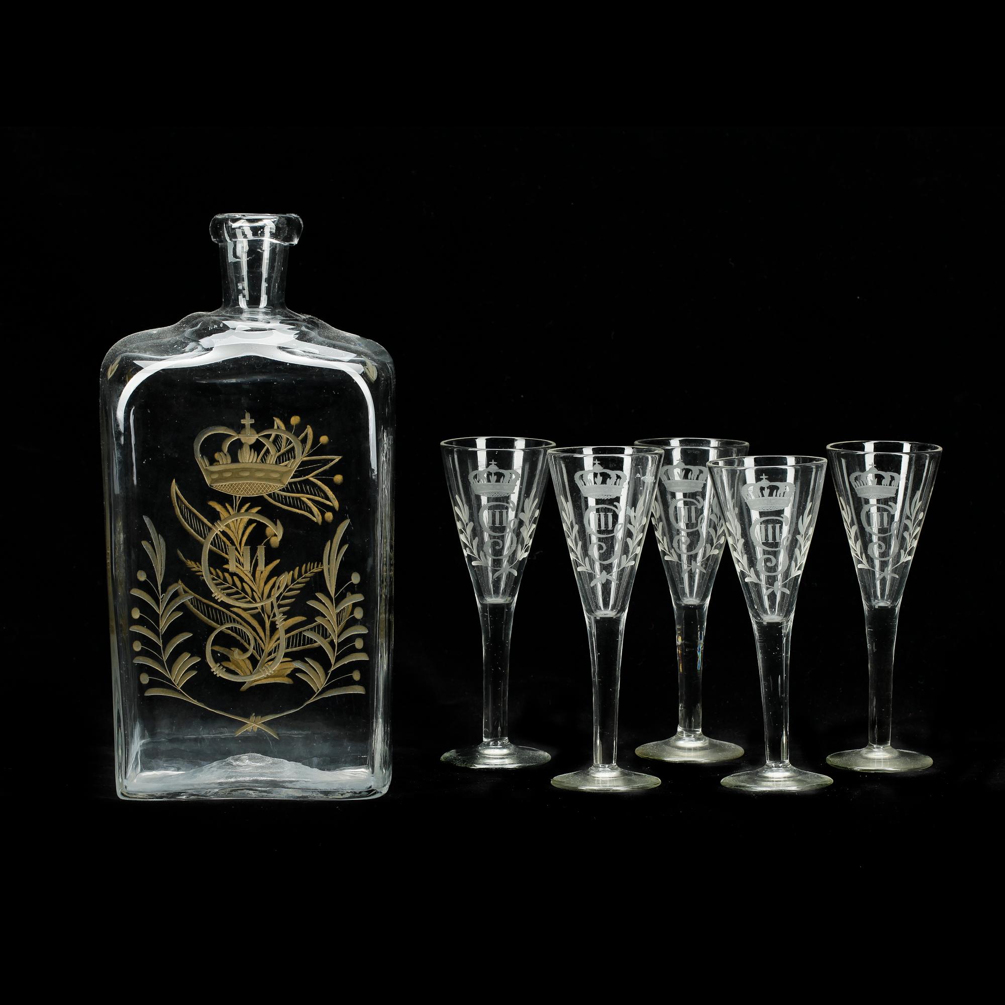 KARAFF och SNAPSGLAS, 5 st, glas, 1800-/1900-tal.