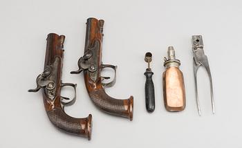 SLAGLÅSPISTOLER, ett par, belgiska, 1800-talets första hälft.