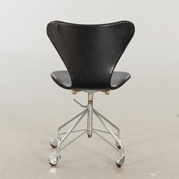 ARNE JACOBSEN, kontorsstol, "Sjuan", Fritz Hansen, Danmark 1965.