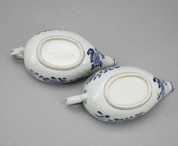 SÅSSNIPOR, ett par snarlika, porslin, Kina, Qing dynastin, Qianlong 1700-tal.