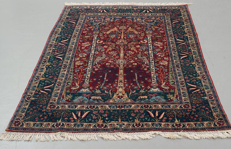 Matto, a semi-antique Esfahan figural part silk, ca 222-227,5 x 128-135,5 cm.