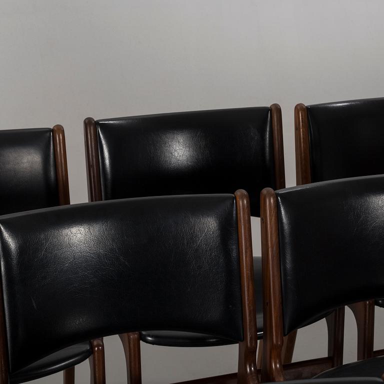 A SET OF 8 CHAIRS FROM JOHANNES ANDERSEN FOR  Uldum Mobelfabrik, Denmark.