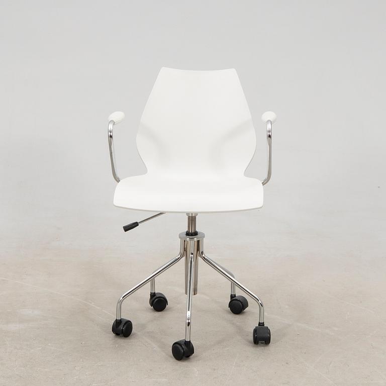 Vico Magistretti, office chair "Maui", Kartell Italy.