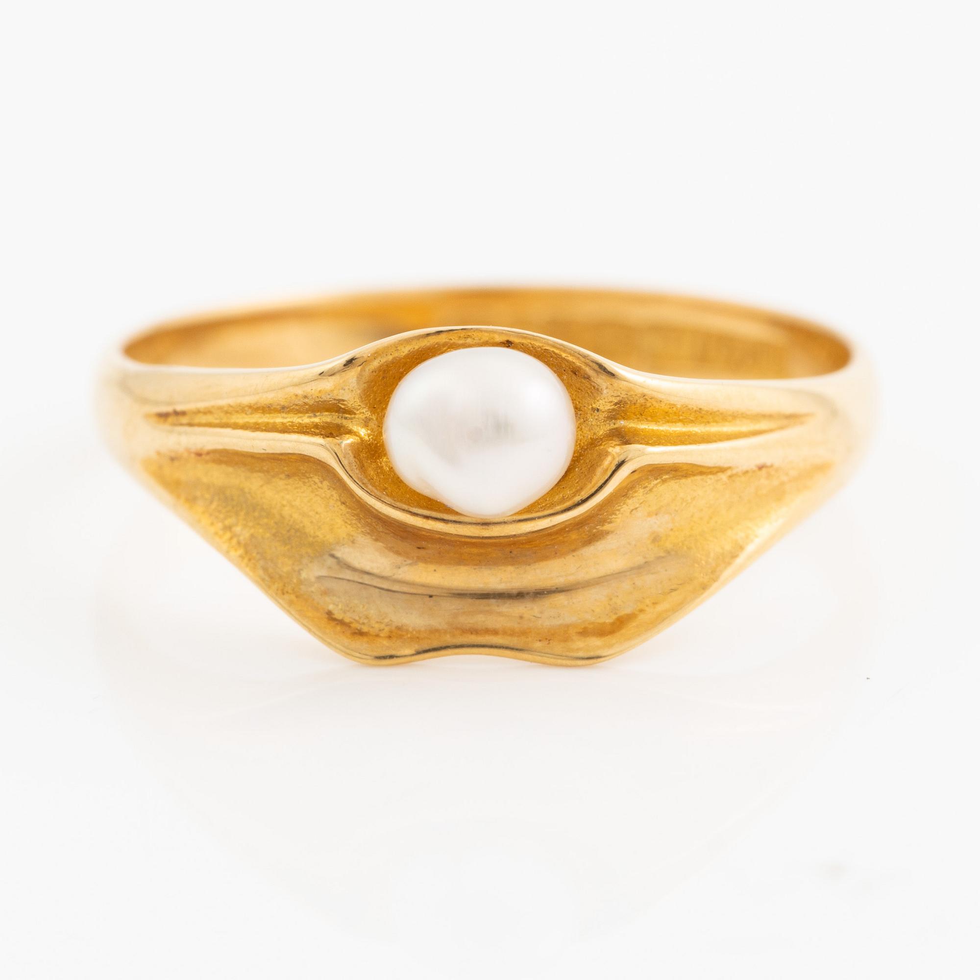 Lapponia, ring 18K gold and a cultured pearl, Finland 1981.