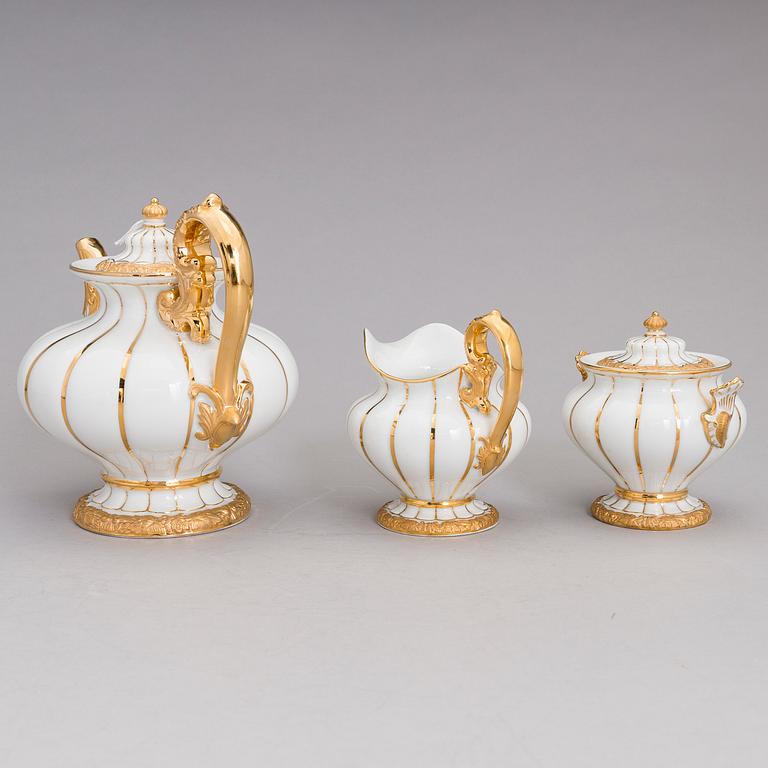 A 9-piece Meissen porcelain Tea set, Germany 20th century.