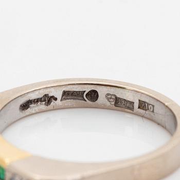 Gaudy tre ringar 18K guld med rubiner, smaragder och safirer.