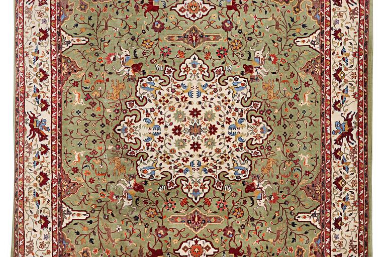 A carpet, Sarouk, ca 354 x 256 cm.