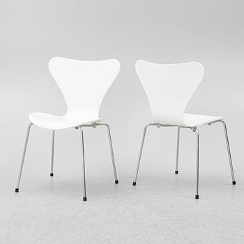 Arne Jacobsen, six 'Series 7' chairs, Fritz Hansen, Denmark, 2002.