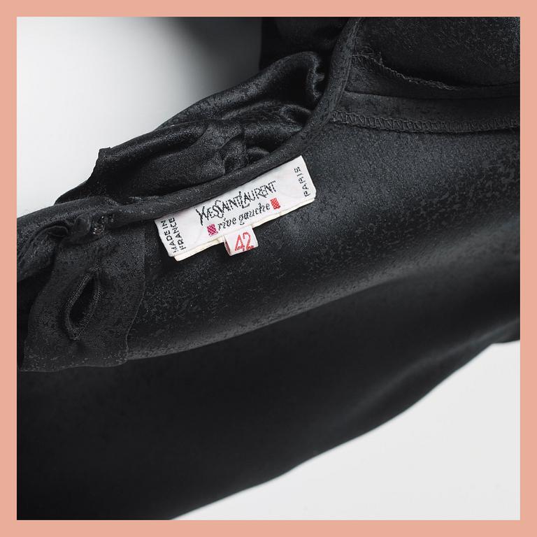 BLUS, Yves Saint Laurent, fransk storlek 42.