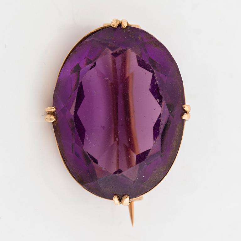 Purple paste brooch.