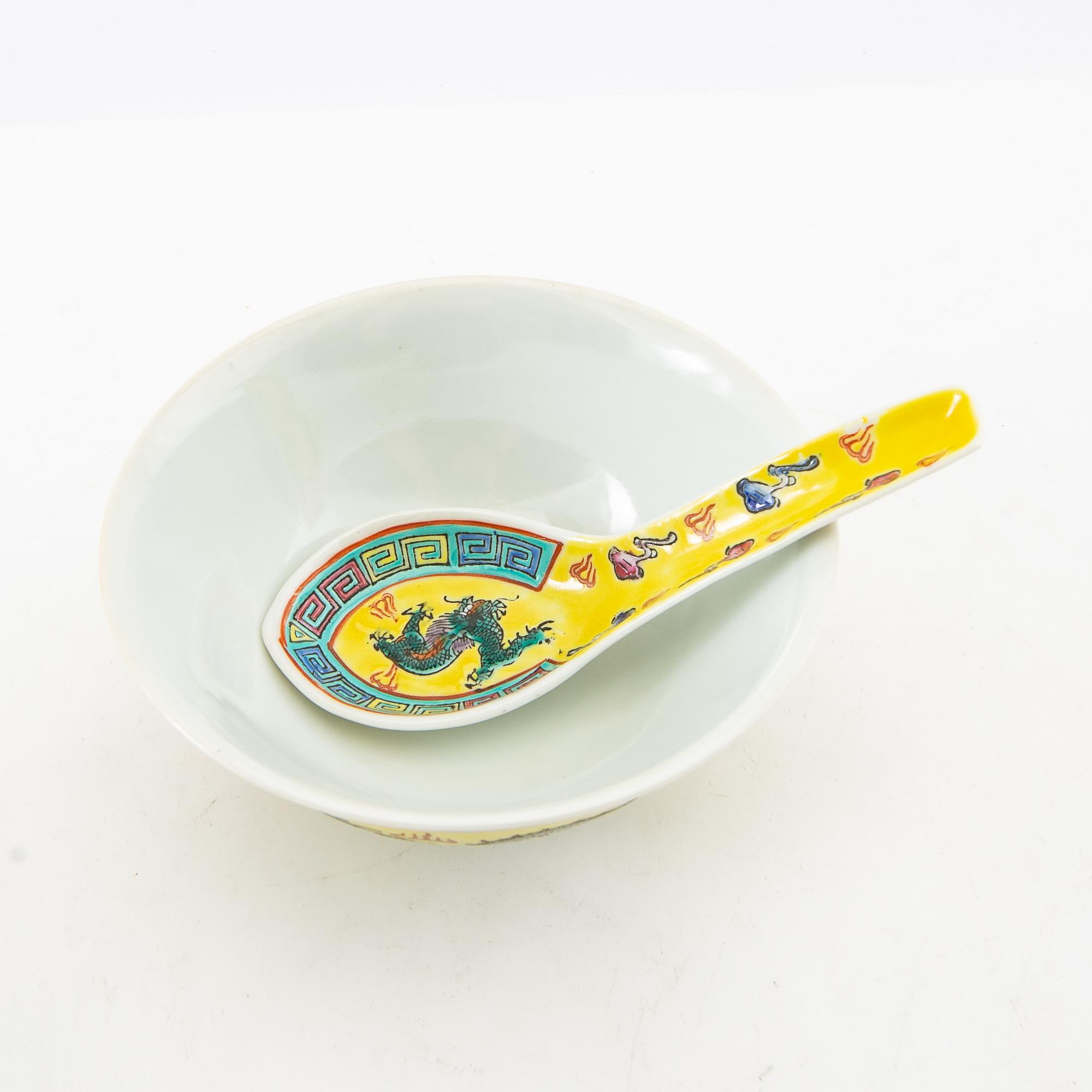 Service pieces, 36 pcs, China, 20th century.