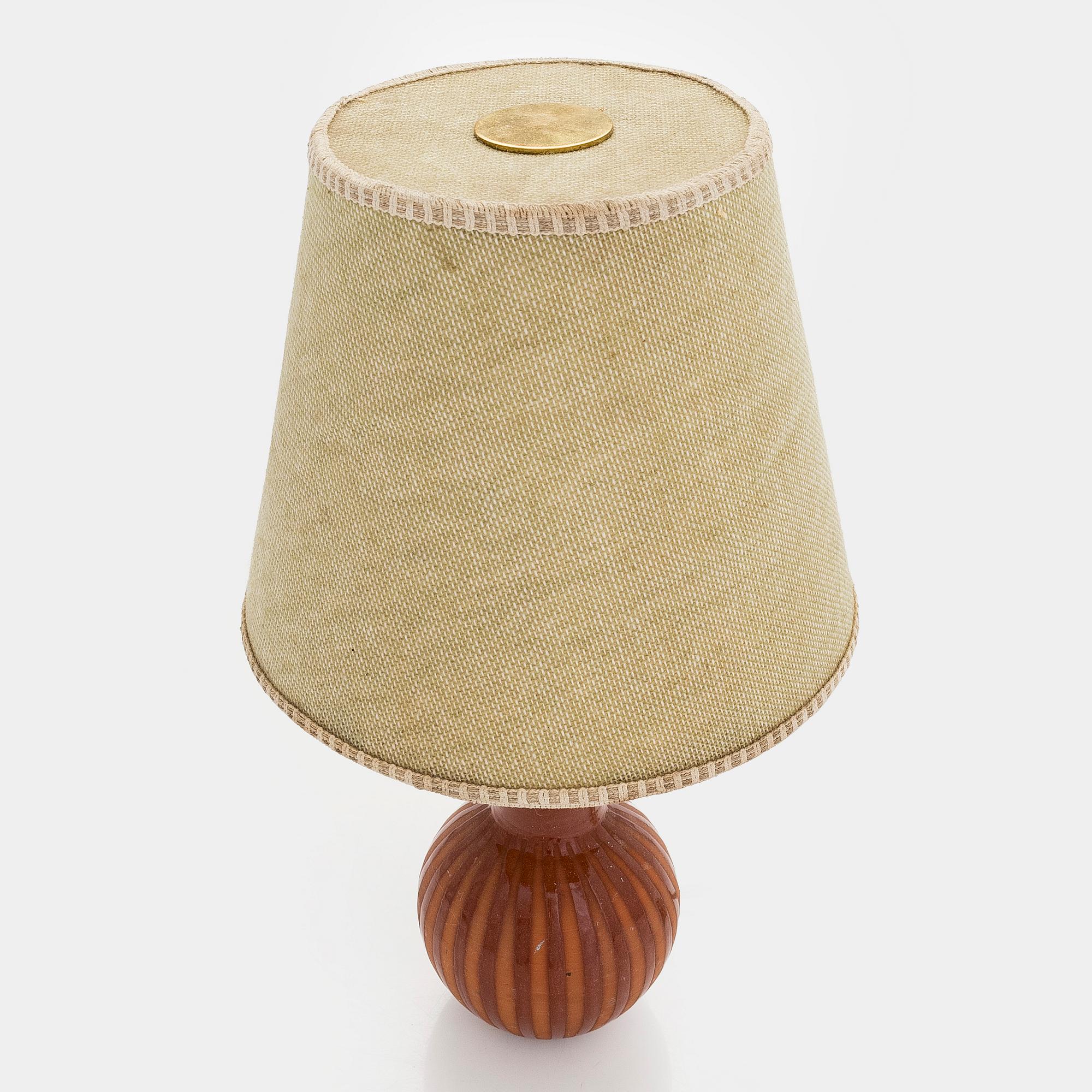Marita Lybeck, A red clay tablelamp modell 1311. Retailer Stockmann / Artek, Finland.