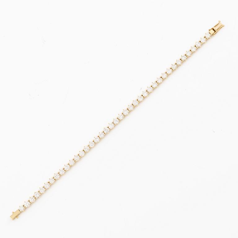 Tennis bracelet in 18K gold with brilliant-cut diamonds.