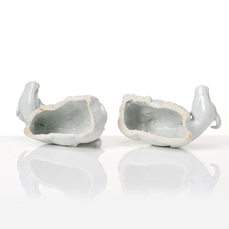 A pair of blanc de chine figurines, Qing dynasty, late Qing dynasty.