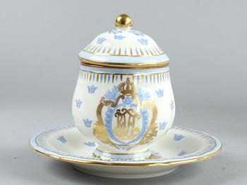 CREMÉKOPPAR MED FAT, 12 st, porslin, Rörstrand.