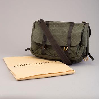 Bag/changing bag by Louis Vuitton.